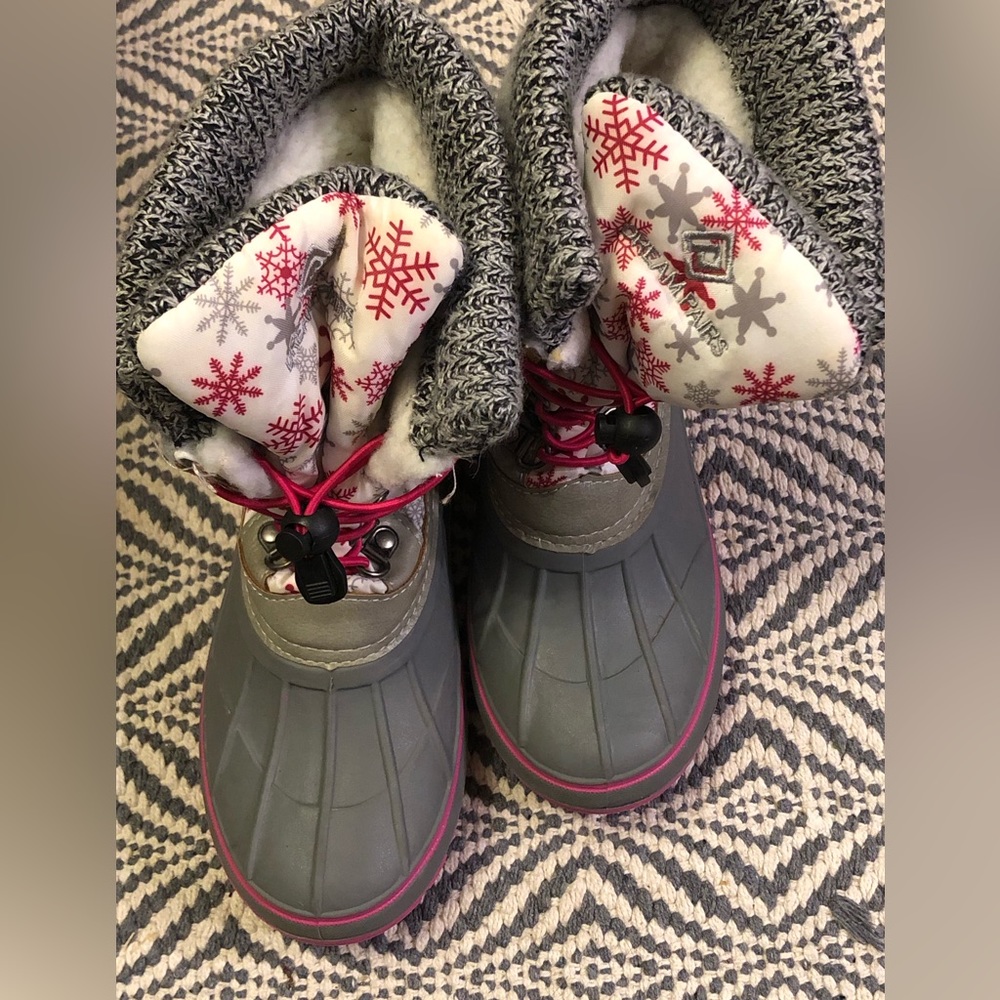 Girls winter boots in great used condition.